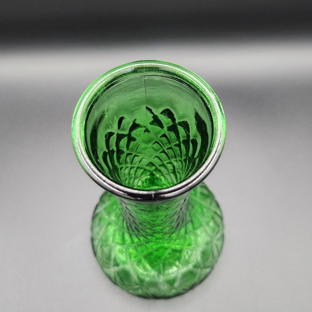 Vintage Emerald Green 4095 unmarked Hoosier Glass Bud Vase - Picture 5 of 6